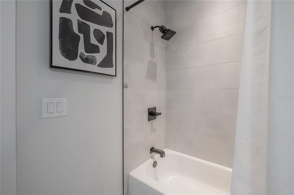 For Sale: $650,000 (3 beds, 3 baths, 2097 Square Feet)