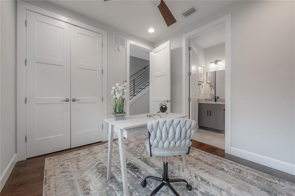 For Sale: $650,000 (3 beds, 3 baths, 2097 Square Feet)