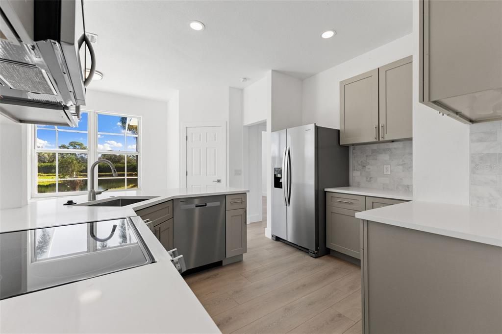 Под контрактом: $520,000 (3 спален, 2 ванн, 1536 Квадратных фут)