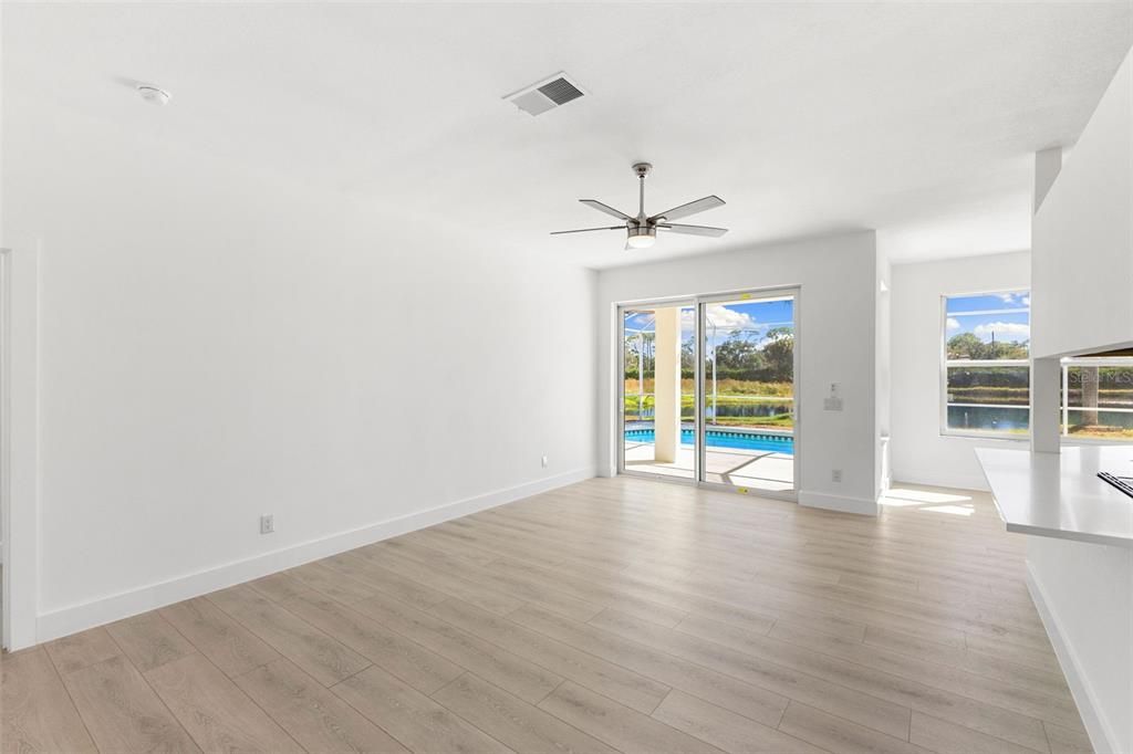 Под контрактом: $520,000 (3 спален, 2 ванн, 1536 Квадратных фут)