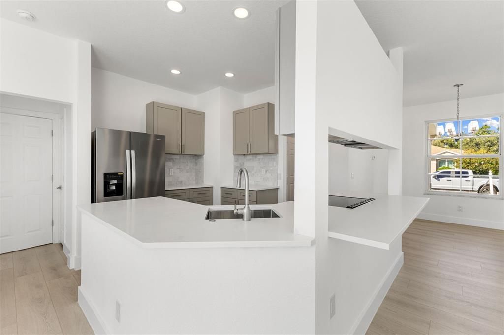 Под контрактом: $520,000 (3 спален, 2 ванн, 1536 Квадратных фут)