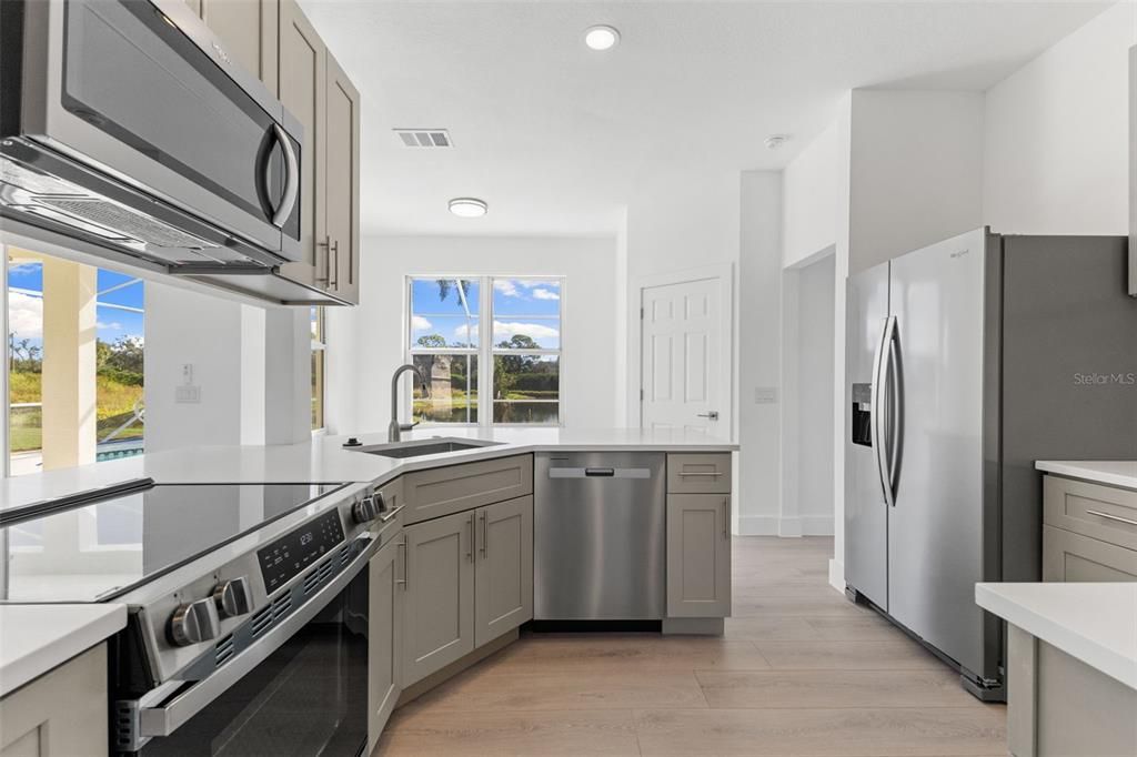 Под контрактом: $520,000 (3 спален, 2 ванн, 1536 Квадратных фут)