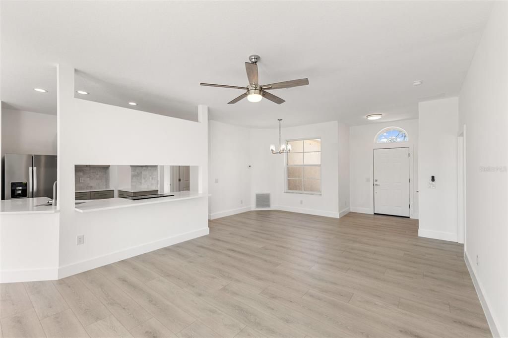 Под контрактом: $520,000 (3 спален, 2 ванн, 1536 Квадратных фут)