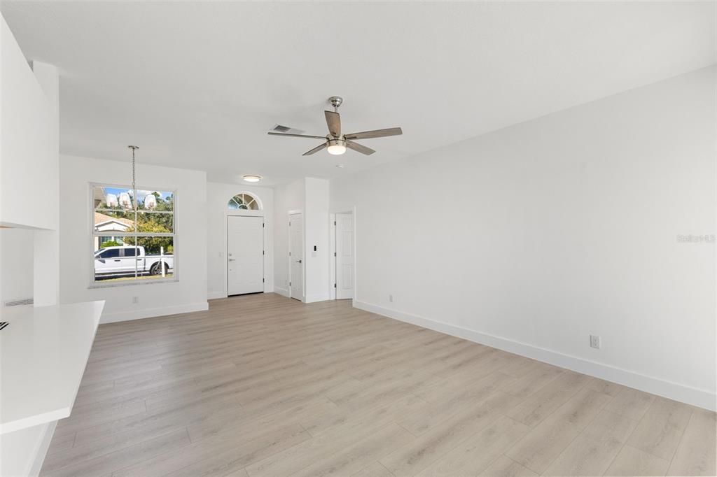 Под контрактом: $520,000 (3 спален, 2 ванн, 1536 Квадратных фут)