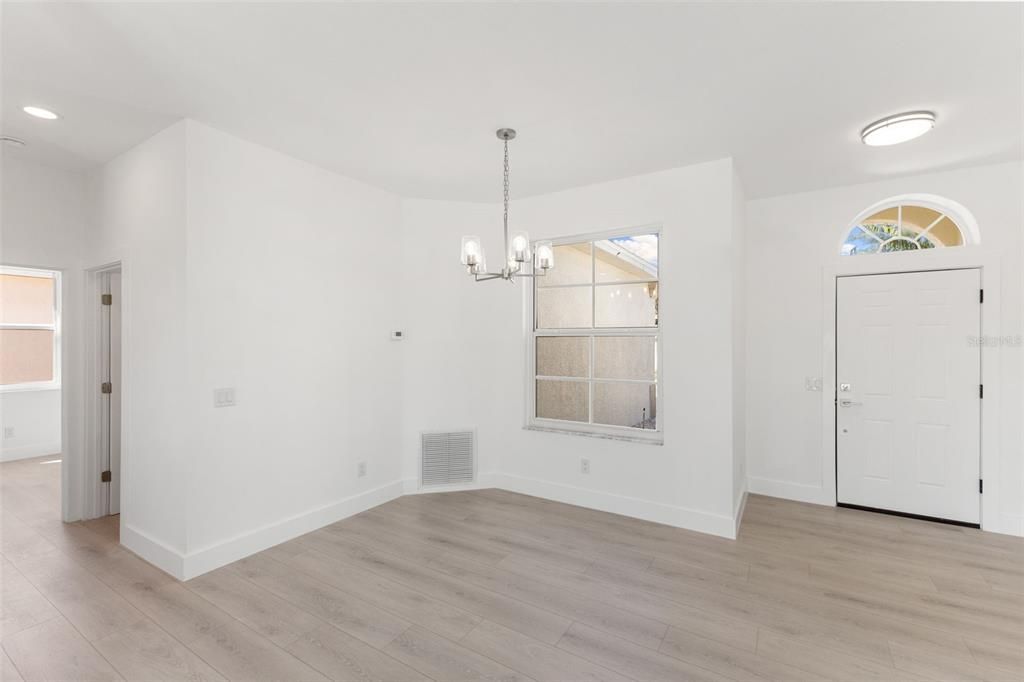 Под контрактом: $520,000 (3 спален, 2 ванн, 1536 Квадратных фут)