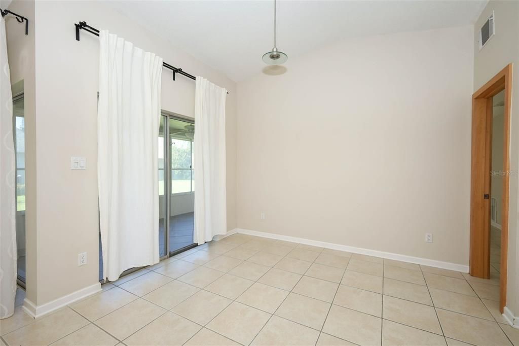 Activo con contrato: $398,000 (3 camas, 2 baños, 1423 Pies cuadrados)