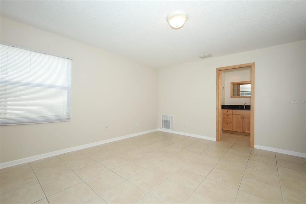 Activo con contrato: $398,000 (3 camas, 2 baños, 1423 Pies cuadrados)