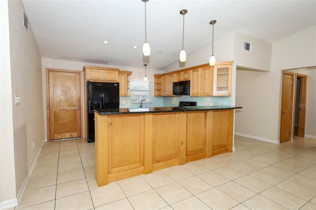 Activo con contrato: $398,000 (3 camas, 2 baños, 1423 Pies cuadrados)