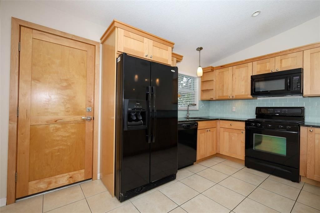 Activo con contrato: $398,000 (3 camas, 2 baños, 1423 Pies cuadrados)