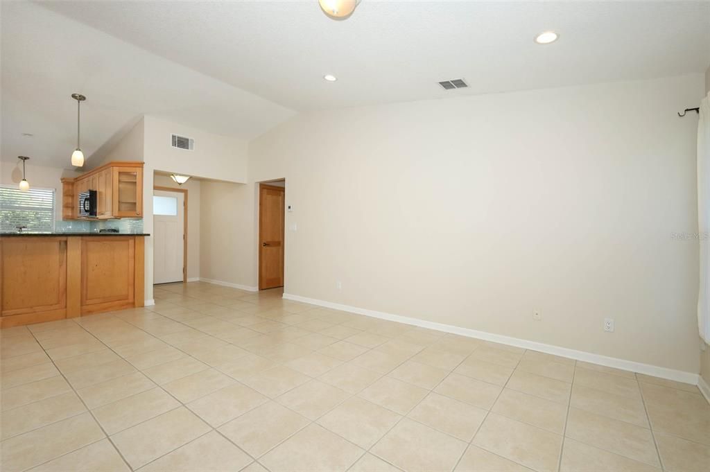 Activo con contrato: $398,000 (3 camas, 2 baños, 1423 Pies cuadrados)