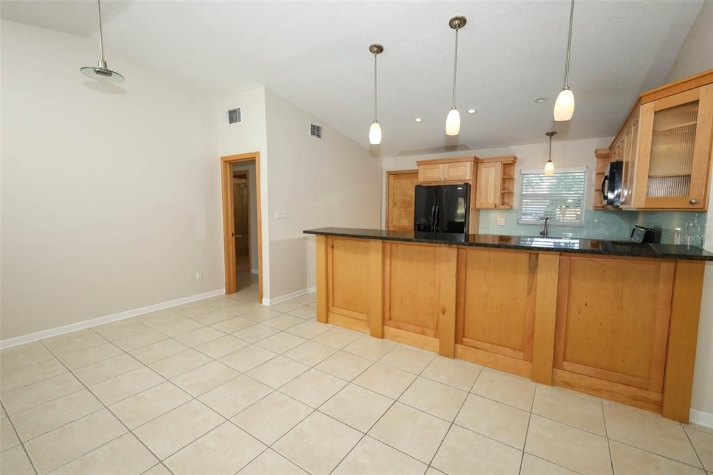 Activo con contrato: $398,000 (3 camas, 2 baños, 1423 Pies cuadrados)