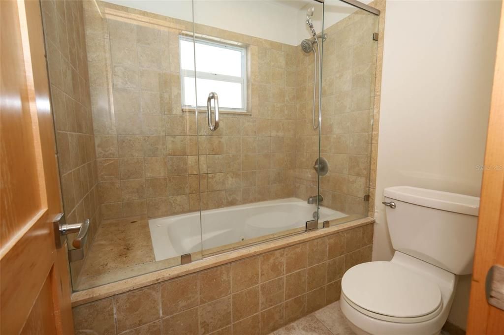 Activo con contrato: $398,000 (3 camas, 2 baños, 1423 Pies cuadrados)