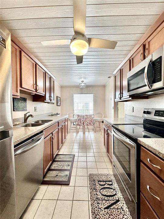 Active With Contract: $207,500 (2 beds, 2 baths, 1070 Square Feet)