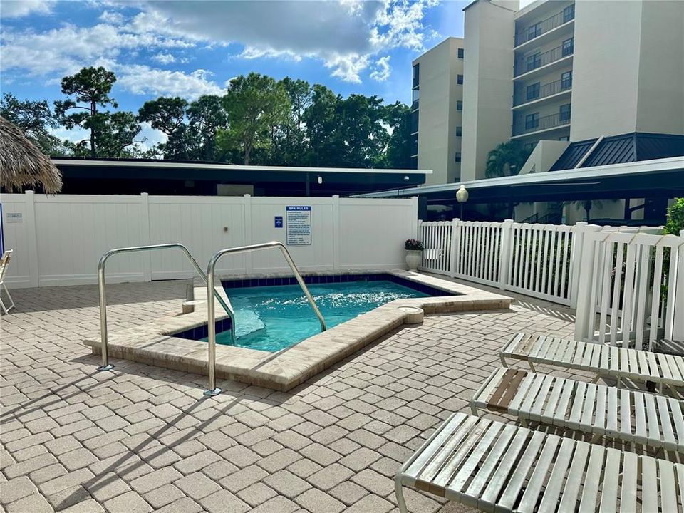 Active With Contract: $207,500 (2 beds, 2 baths, 1070 Square Feet)