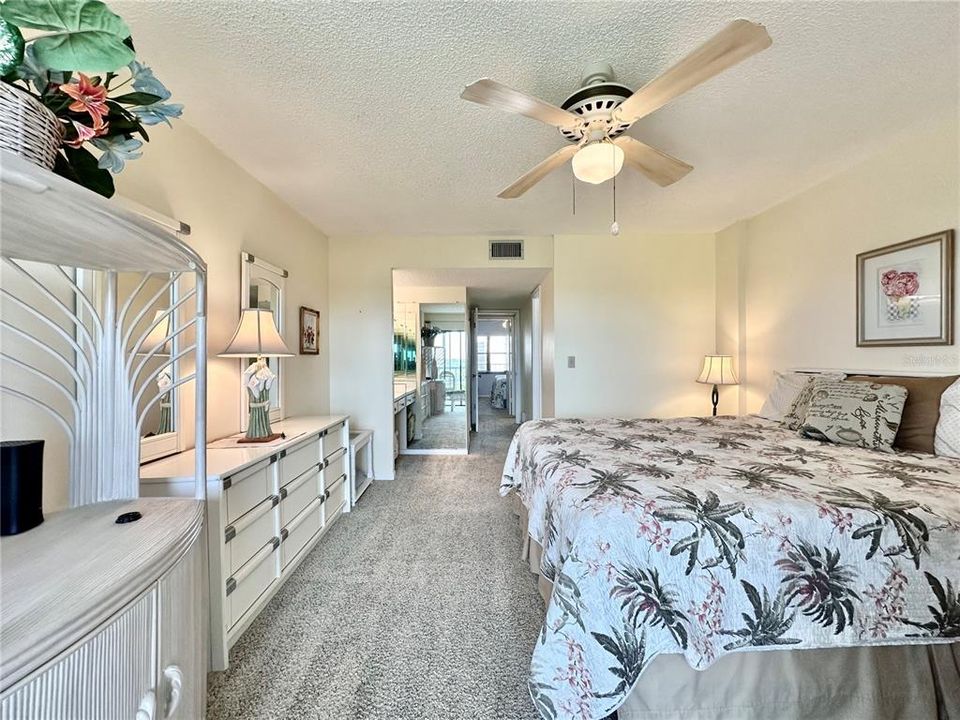 Active With Contract: $207,500 (2 beds, 2 baths, 1070 Square Feet)