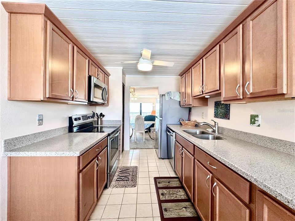 Active With Contract: $207,500 (2 beds, 2 baths, 1070 Square Feet)