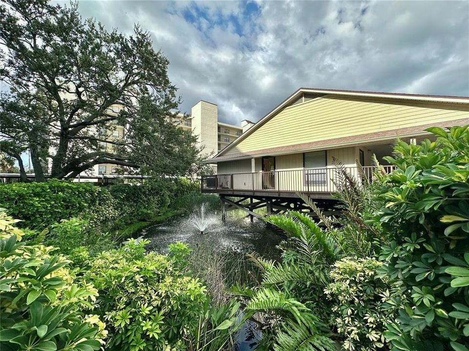 Active With Contract: $207,500 (2 beds, 2 baths, 1070 Square Feet)