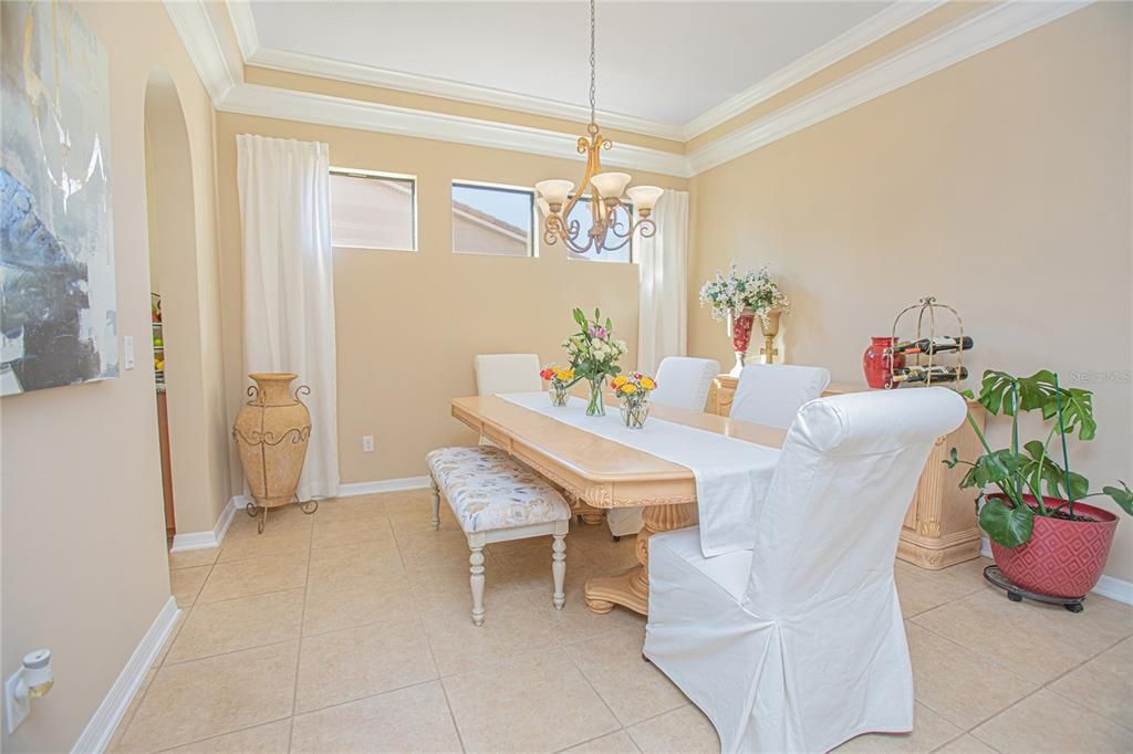 На продажу: $799,900 (6 спален, 4 ванн, 4456 Квадратных фут)