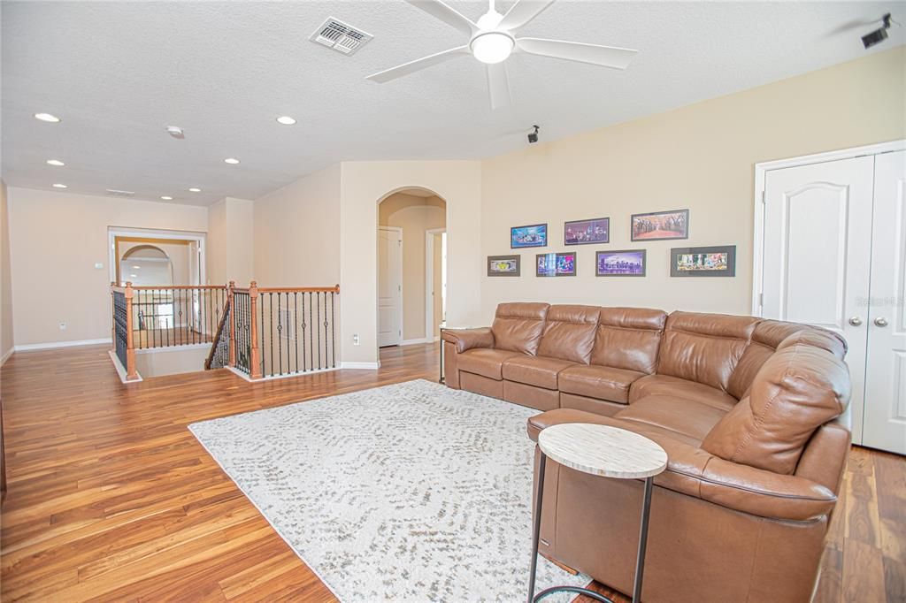 На продажу: $799,900 (6 спален, 4 ванн, 4456 Квадратных фут)