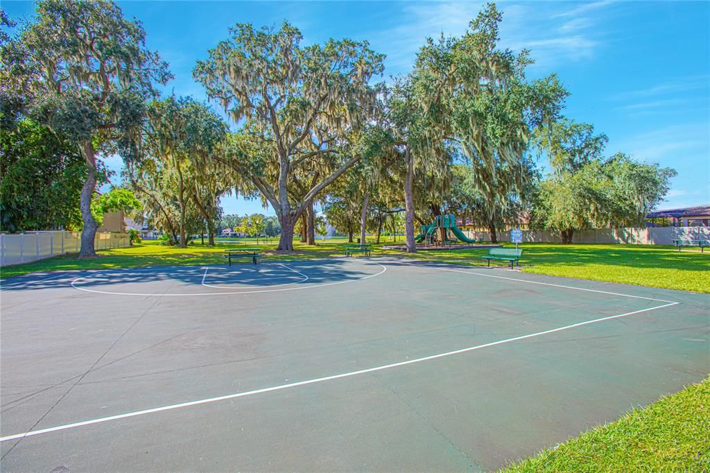 На продажу: $799,900 (6 спален, 4 ванн, 4456 Квадратных фут)