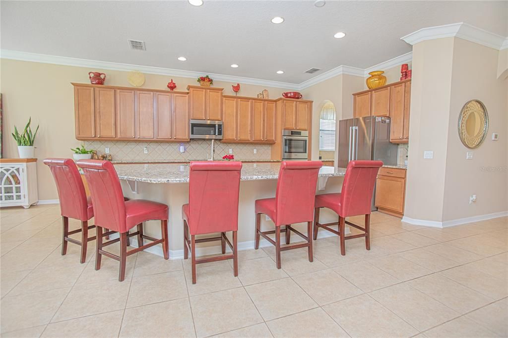 На продажу: $799,900 (6 спален, 4 ванн, 4456 Квадратных фут)