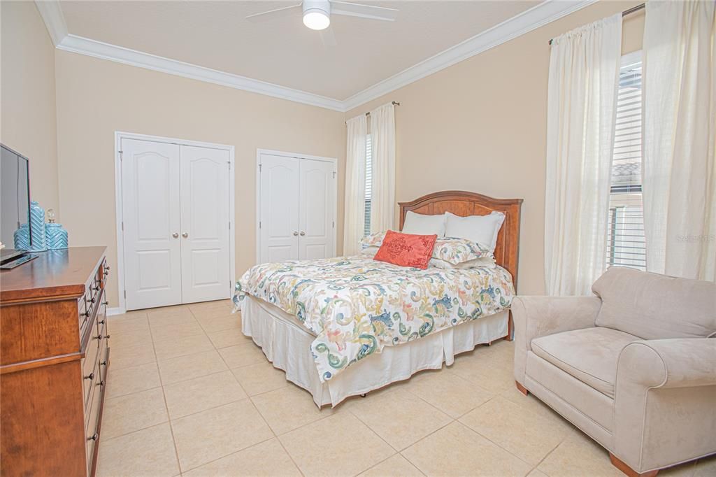 На продажу: $799,900 (6 спален, 4 ванн, 4456 Квадратных фут)