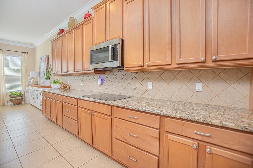 На продажу: $799,900 (6 спален, 4 ванн, 4456 Квадратных фут)