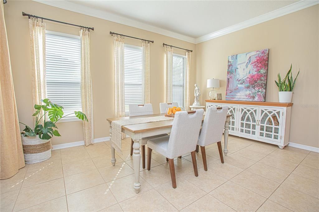 На продажу: $799,900 (6 спален, 4 ванн, 4456 Квадратных фут)