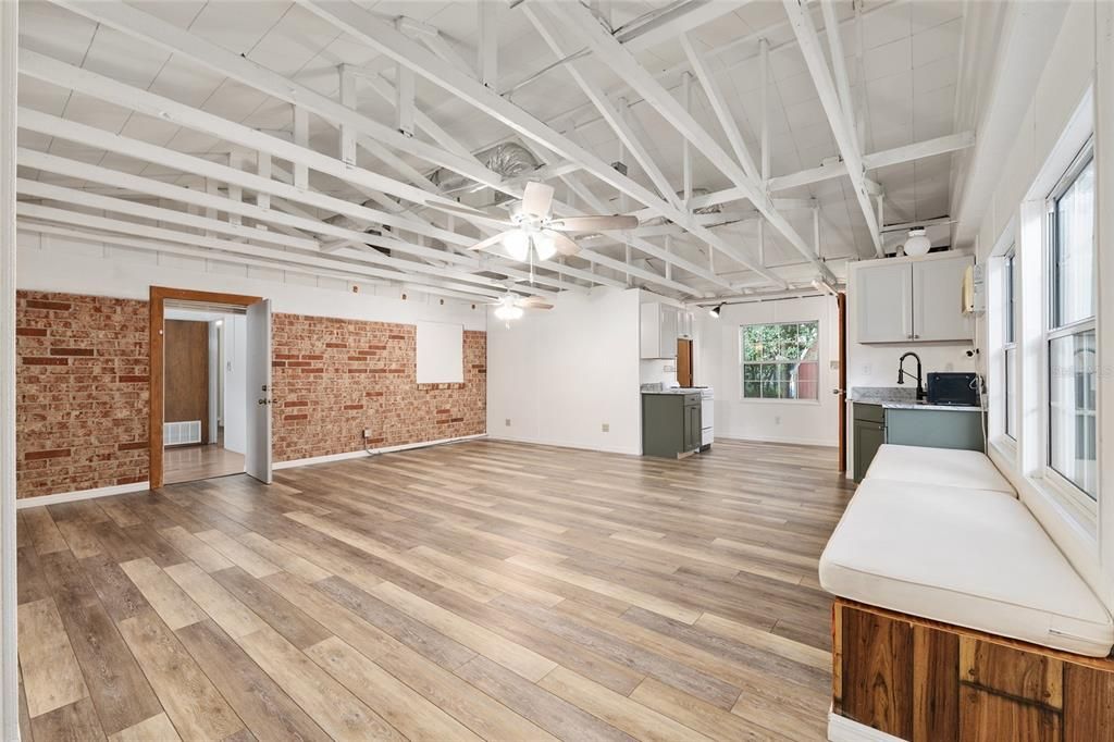 For Sale: $330,000 (4 beds, 3 baths, 1841 Square Feet)