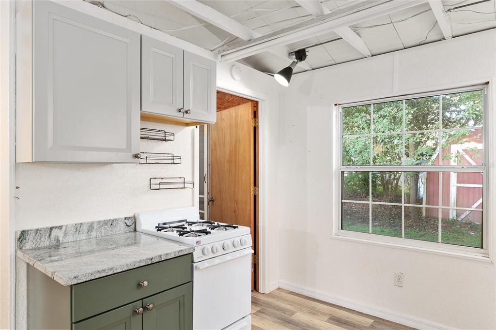 For Sale: $330,000 (4 beds, 3 baths, 1841 Square Feet)