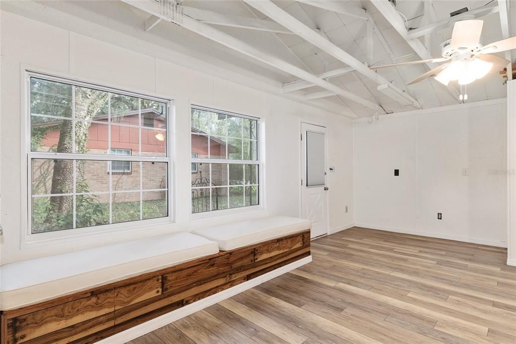 For Sale: $330,000 (4 beds, 3 baths, 1841 Square Feet)