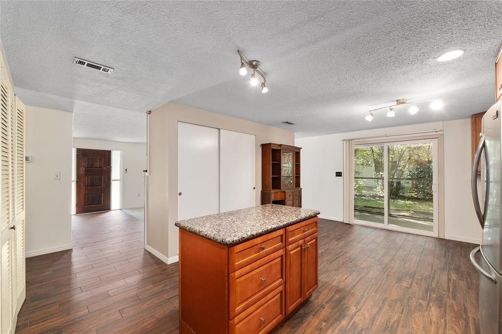 For Sale: $330,000 (4 beds, 3 baths, 1841 Square Feet)