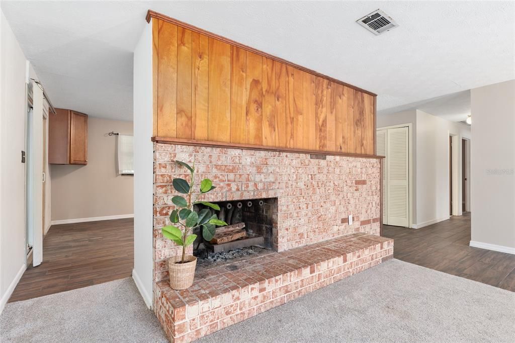 For Sale: $330,000 (4 beds, 3 baths, 1841 Square Feet)