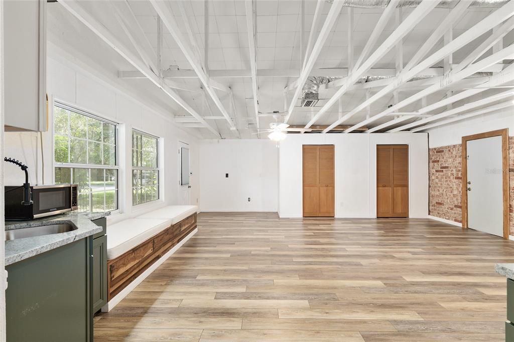 For Sale: $330,000 (4 beds, 3 baths, 1841 Square Feet)