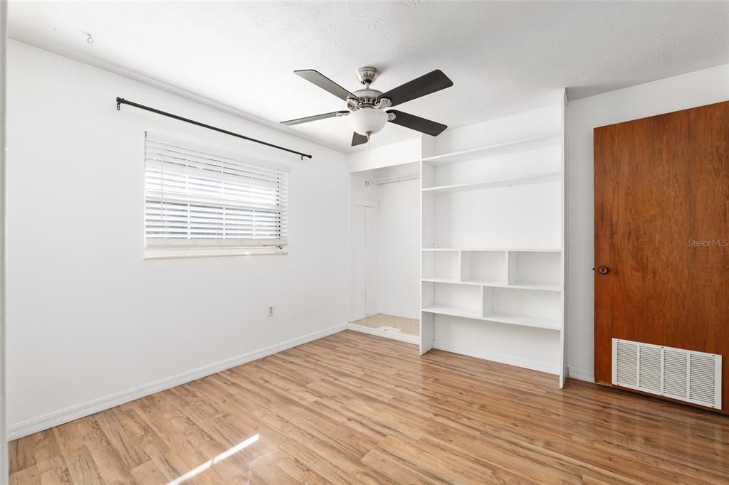 For Sale: $330,000 (4 beds, 3 baths, 1841 Square Feet)