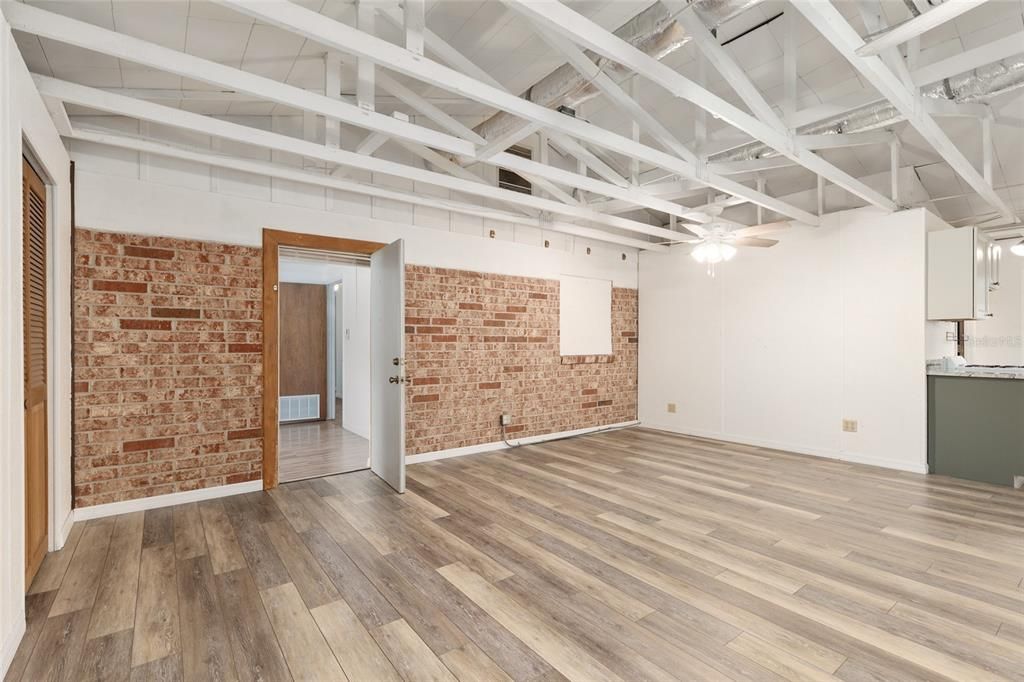 For Sale: $330,000 (4 beds, 3 baths, 1841 Square Feet)