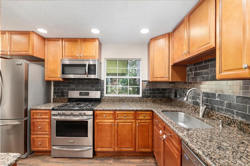 For Sale: $330,000 (4 beds, 3 baths, 1841 Square Feet)