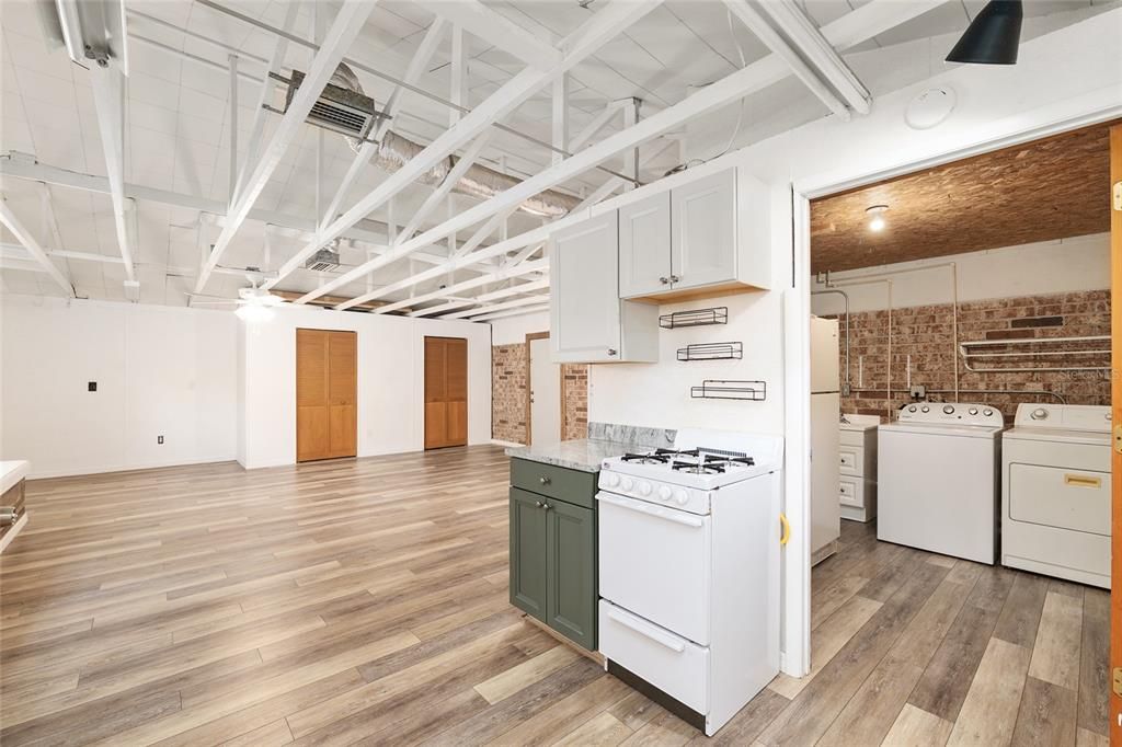 For Sale: $330,000 (4 beds, 3 baths, 1841 Square Feet)