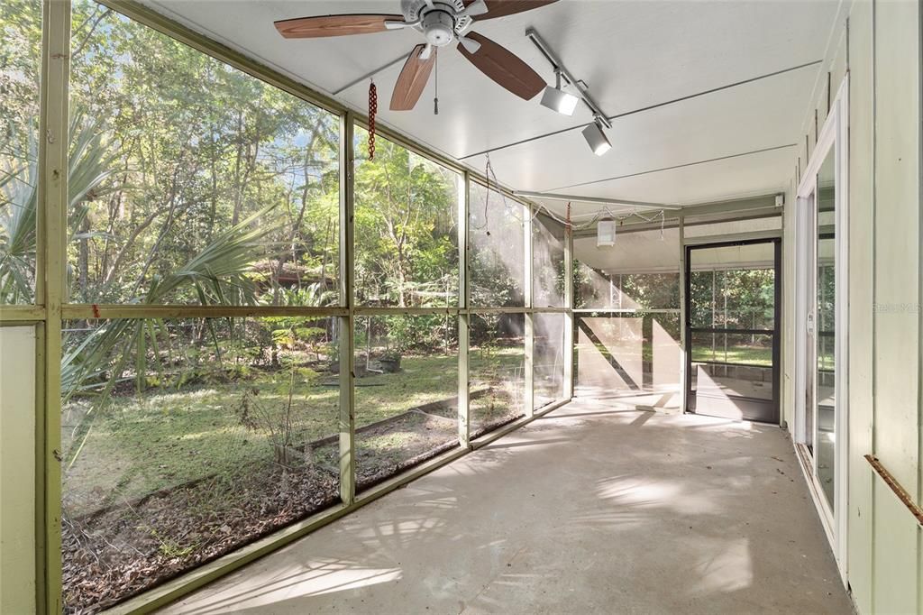 For Sale: $330,000 (4 beds, 3 baths, 1841 Square Feet)