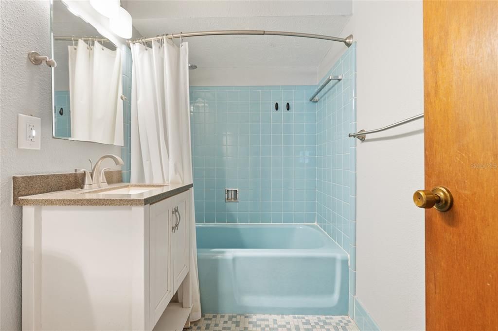 For Sale: $330,000 (4 beds, 3 baths, 1841 Square Feet)