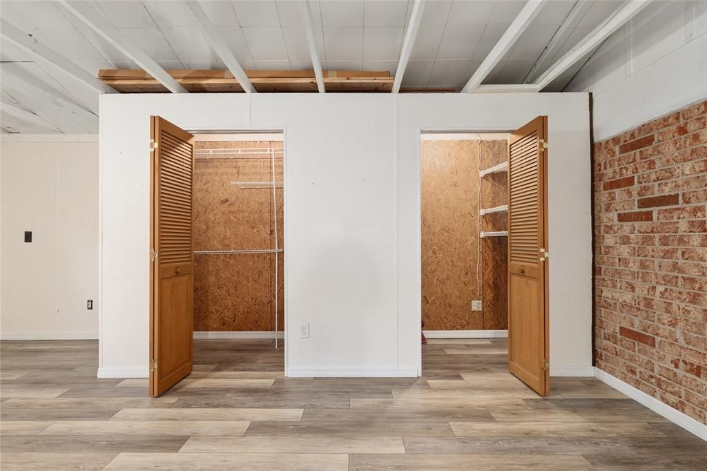 For Sale: $330,000 (4 beds, 3 baths, 1841 Square Feet)