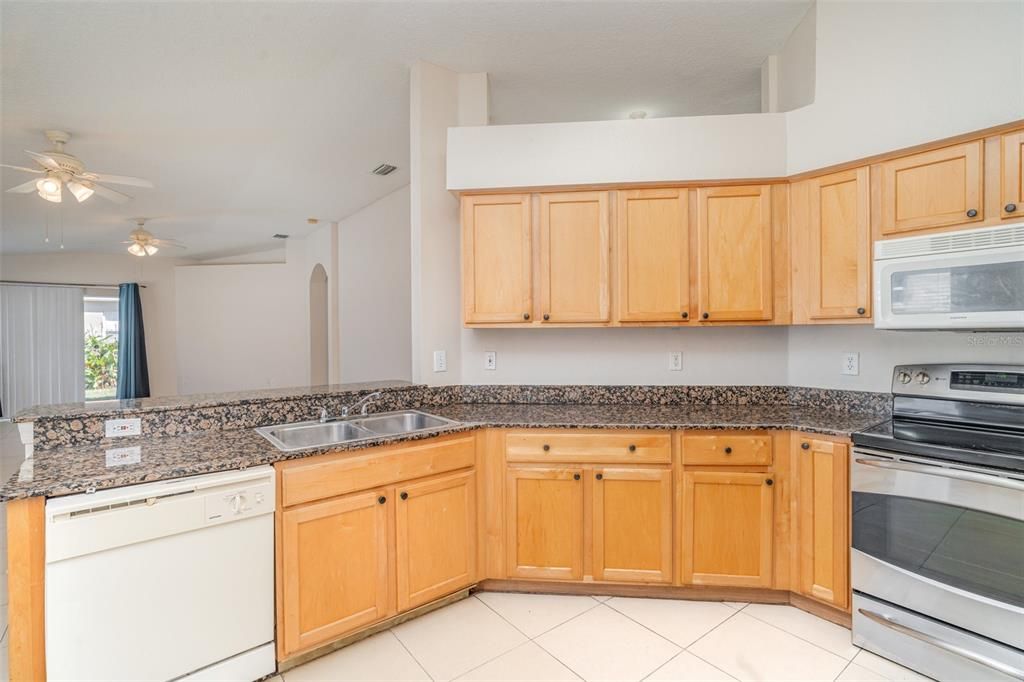 На продажу: $285,500 (3 спален, 2 ванн, 1482 Квадратных фут)