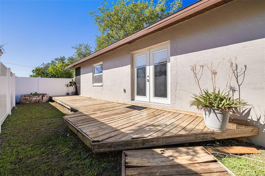 Active With Contract: $325,000 (2 beds, 2 baths, 1350 Square Feet)