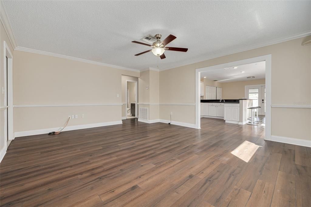 Active With Contract: $325,000 (2 beds, 2 baths, 1350 Square Feet)