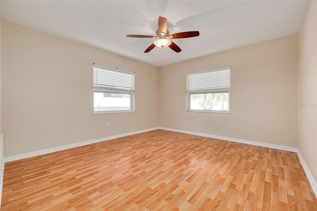 Active With Contract: $325,000 (2 beds, 2 baths, 1350 Square Feet)