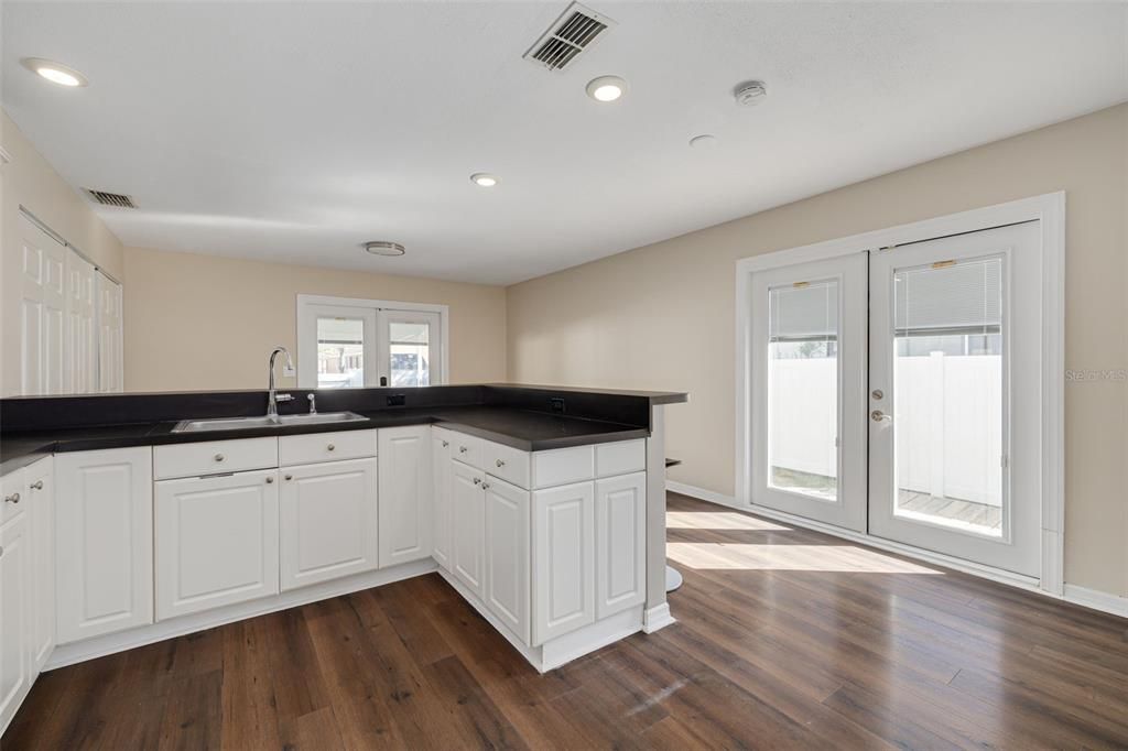 Active With Contract: $325,000 (2 beds, 2 baths, 1350 Square Feet)