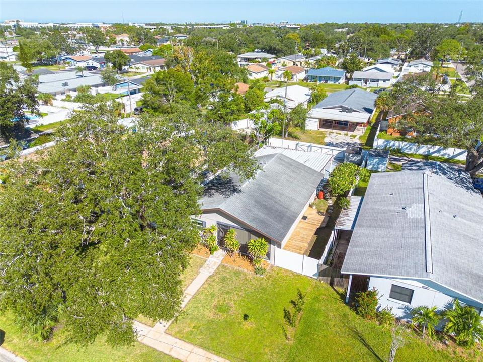 Active With Contract: $325,000 (2 beds, 2 baths, 1350 Square Feet)