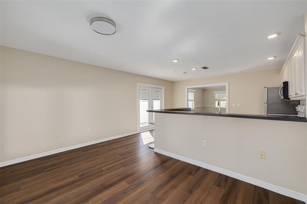 Active With Contract: $325,000 (2 beds, 2 baths, 1350 Square Feet)