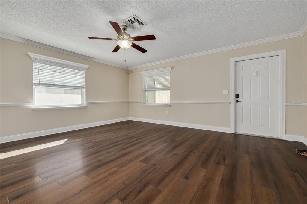 Active With Contract: $325,000 (2 beds, 2 baths, 1350 Square Feet)