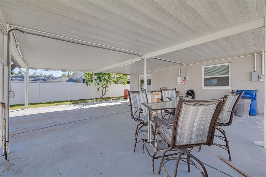 Active With Contract: $325,000 (2 beds, 2 baths, 1350 Square Feet)